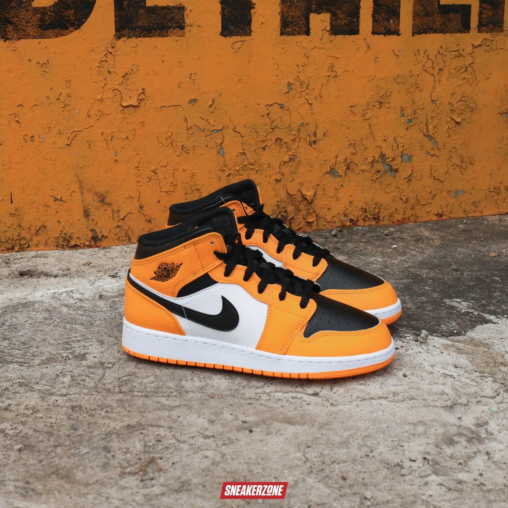 Giày chính hãng NIKE AIR JORDAN 1 MID TAXI - 554725 701
