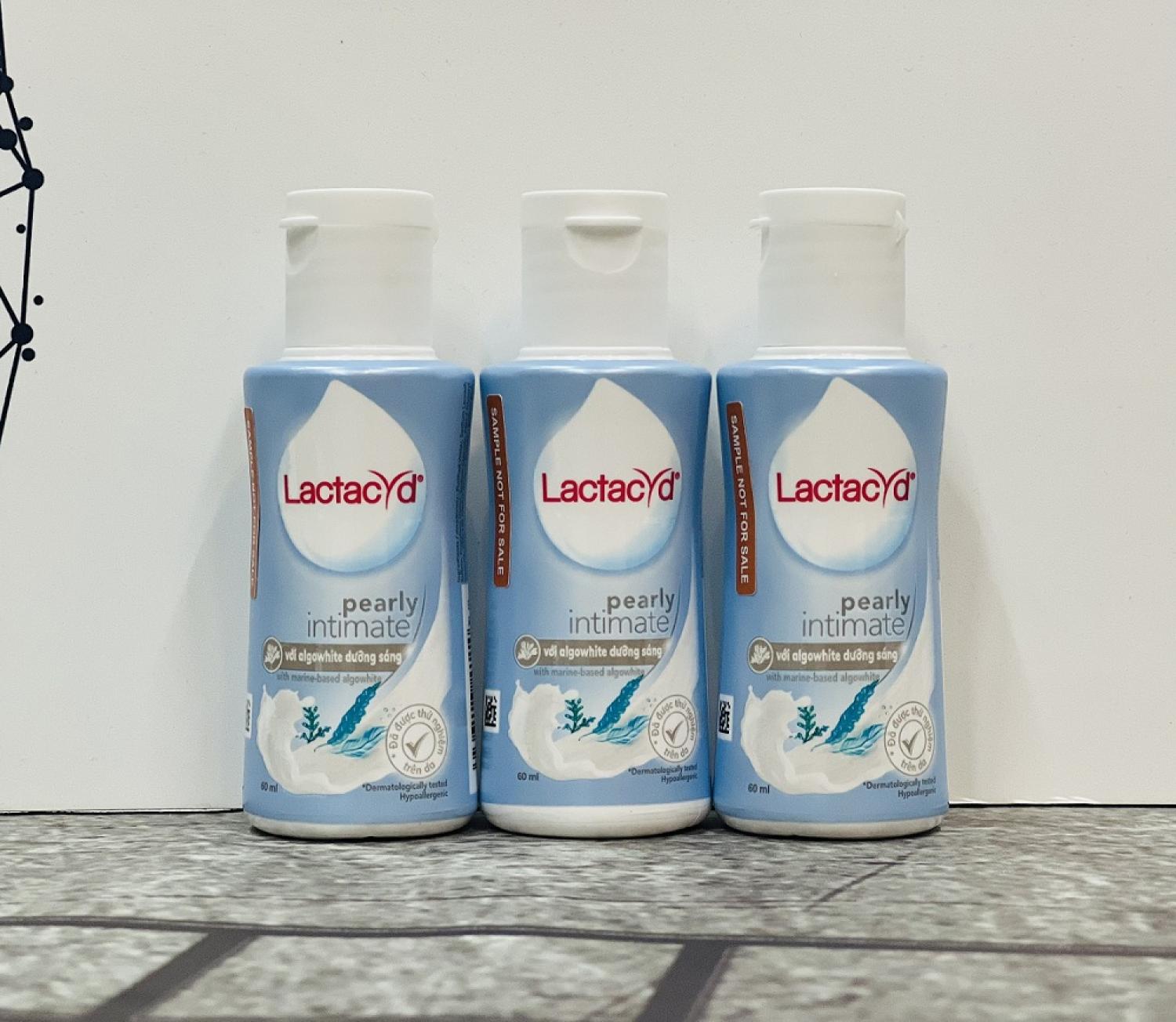 Combo 3 chai dung dịch vệ sinh phụ nữ lactacyd pearly intimate 60ml