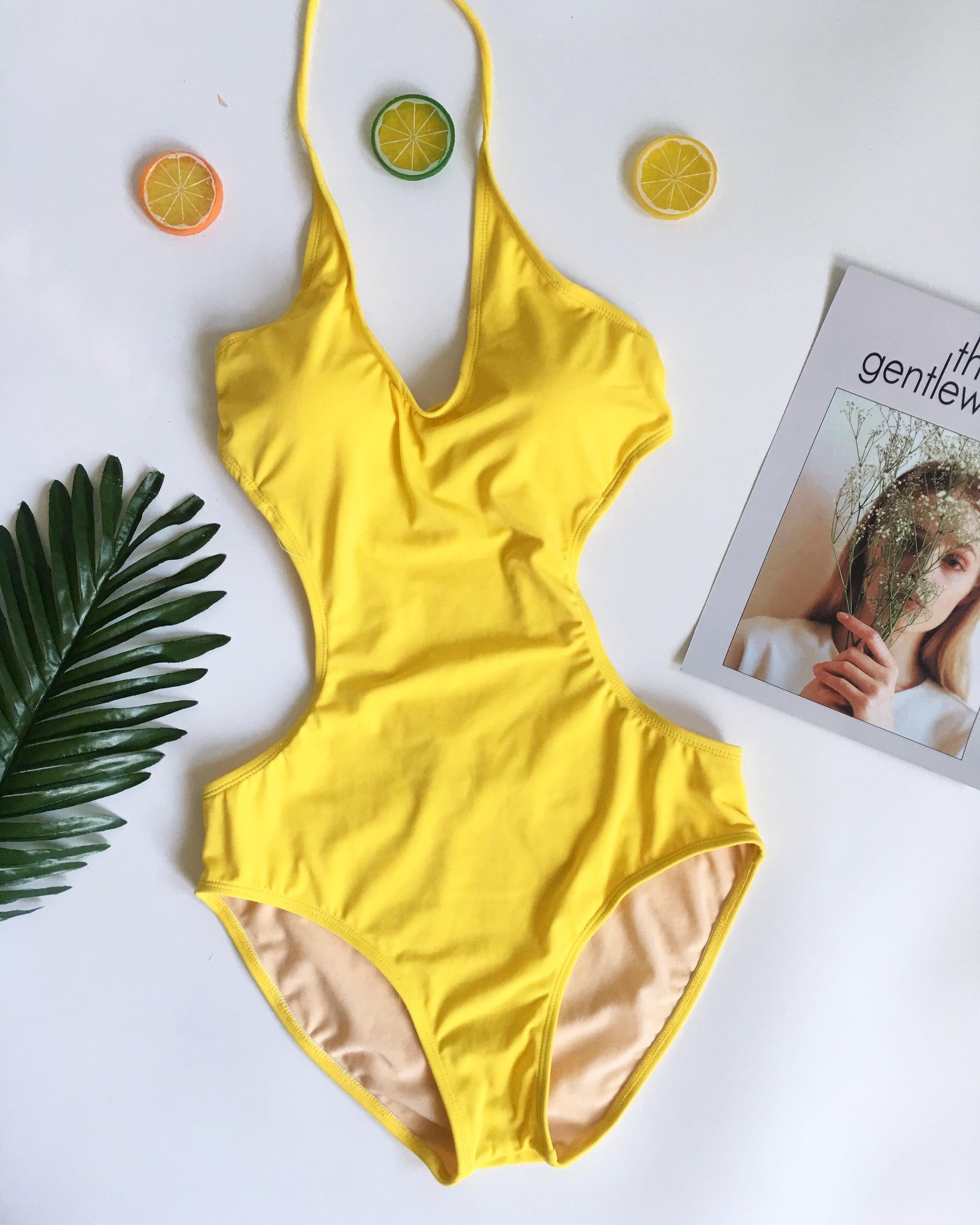 Bikini cut-out vàng