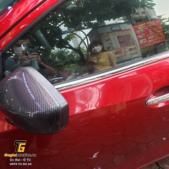 Bộ ốp gương chiếu hậu Mazda 2 2015-2021 vân Carbon cap cấp