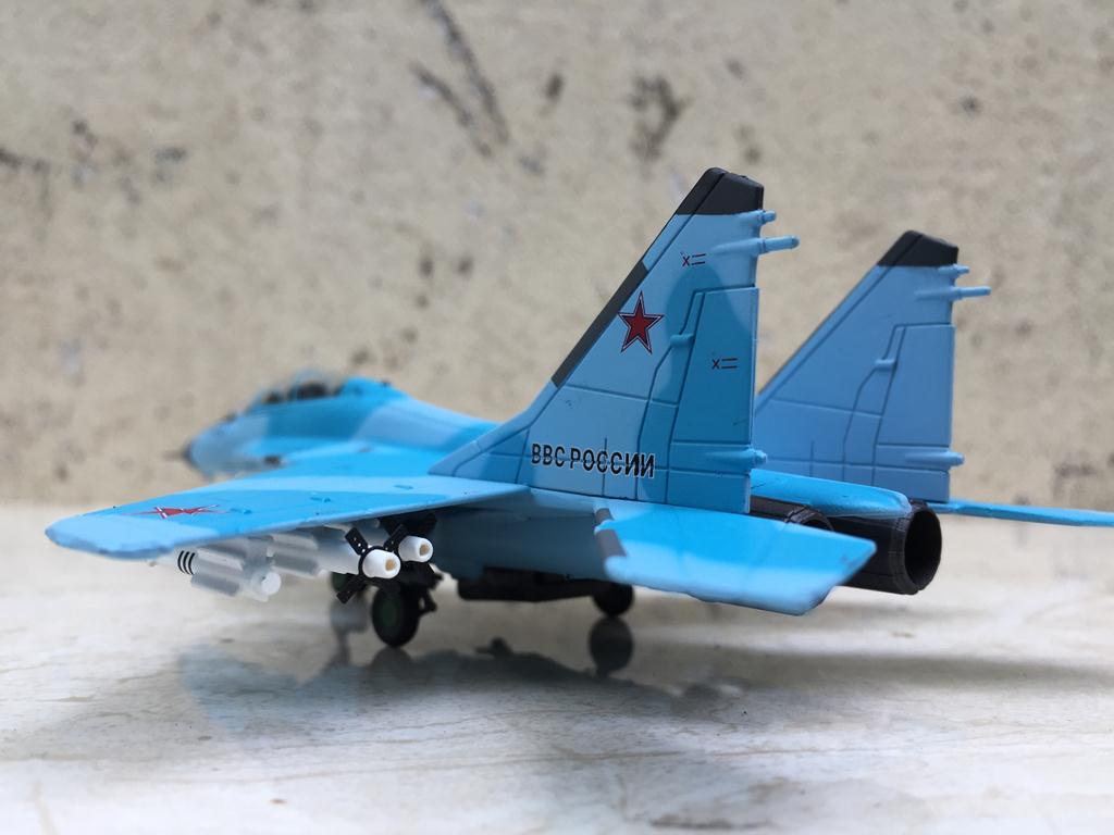 Mô hình Máy bay MIG 35 - 1:100