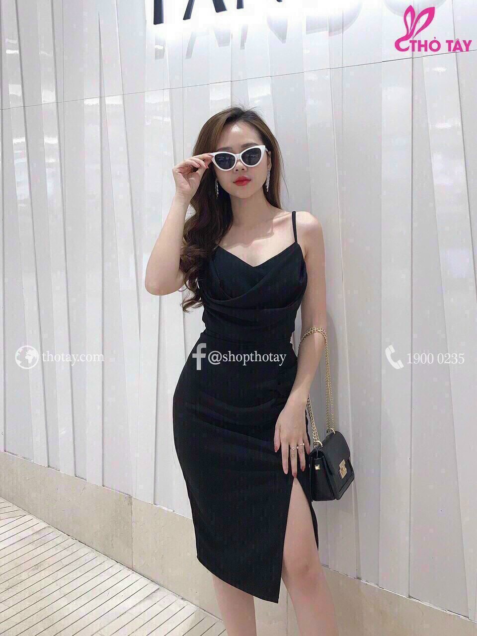 Đầm body hai dây cổ đổ xẻ đùi cực dễ thương