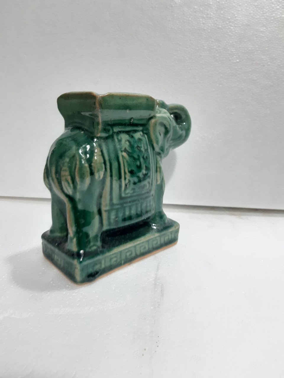 Đôn voi đựng tàn men xanh 15 cm