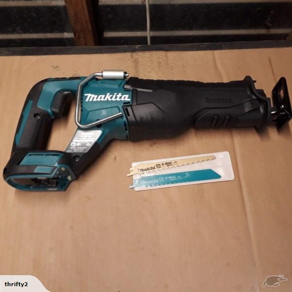 Máy cưa kiếm dùng pin Makita DJR187Z 18V