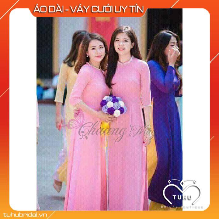 Áo dài truyền thống lụa màu hồng cổ và tay viền hạt kèm quần
