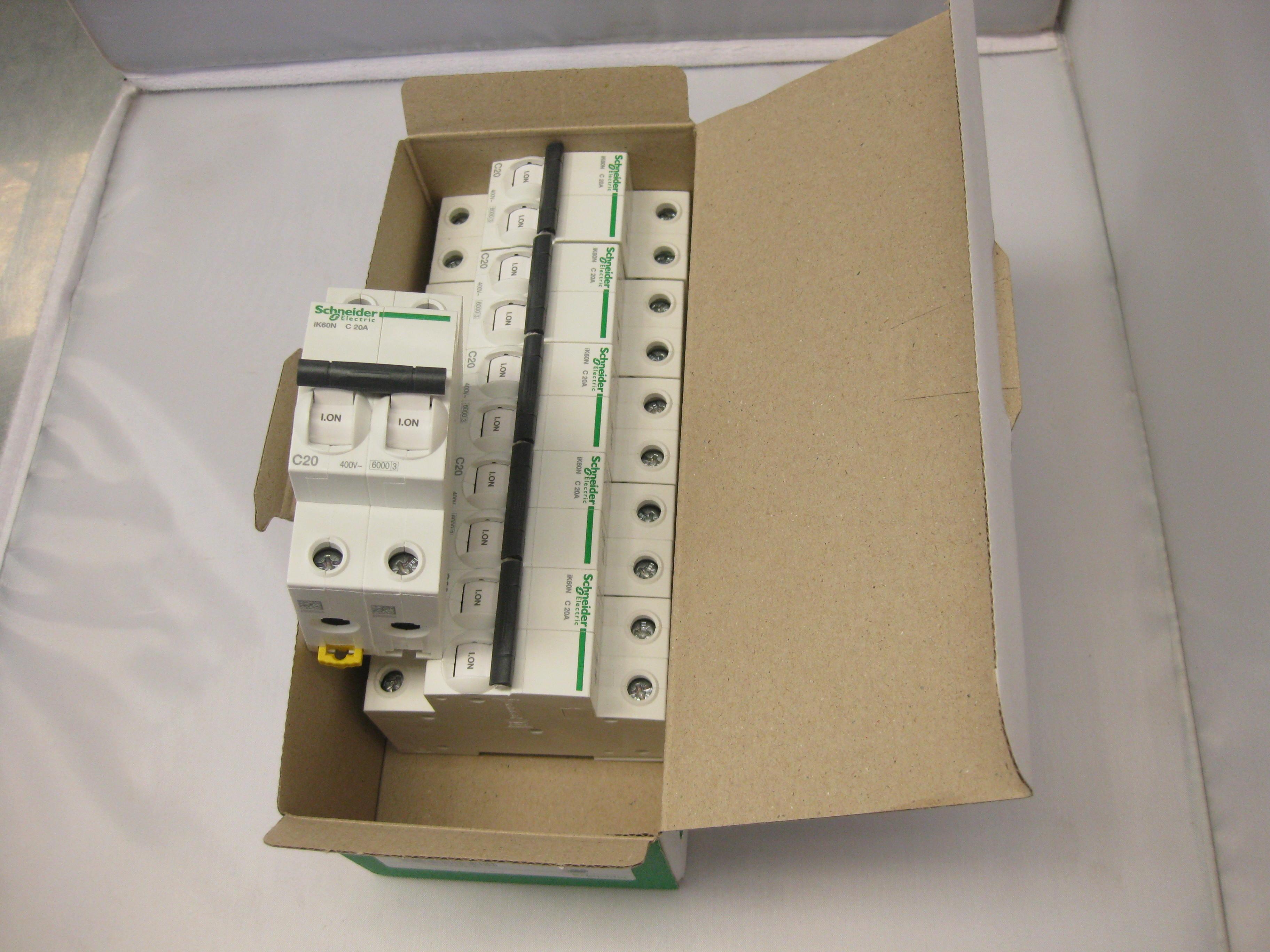 Aptomat Cầu dao tự động MCB Schneider A9K27220