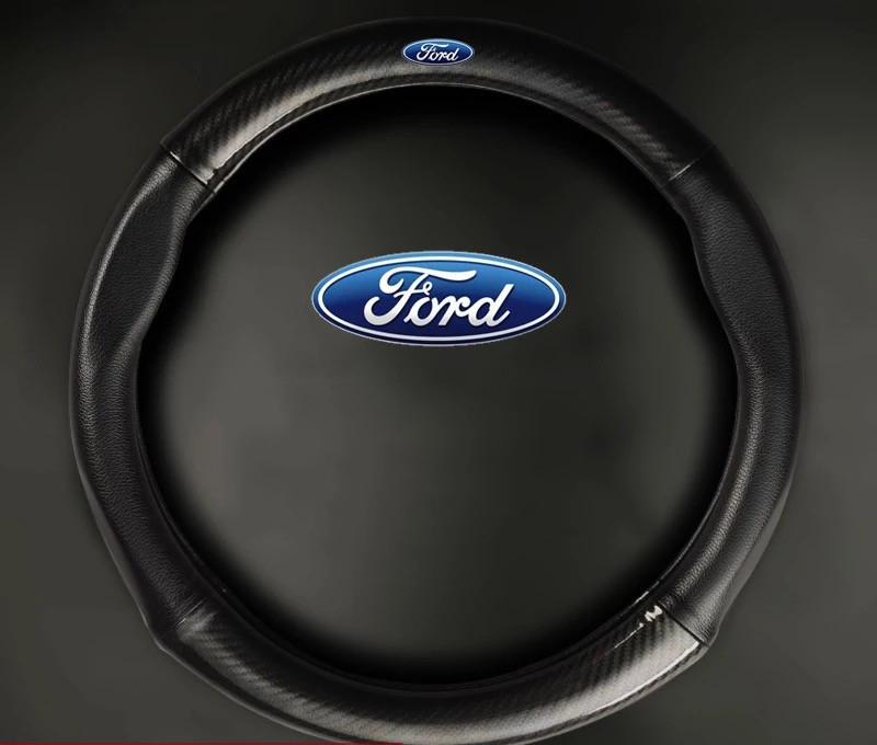 Bọc vô lăng, bọc tay lái, bọc da vô lăng cao cấp mẫu Carbon có đính kèm logo FORD màu đen, chất liệu da dày dặn thiết kế bắt mắt Giúp bảo vệ bọc vô lăng nguyên bản một cách tối ưu