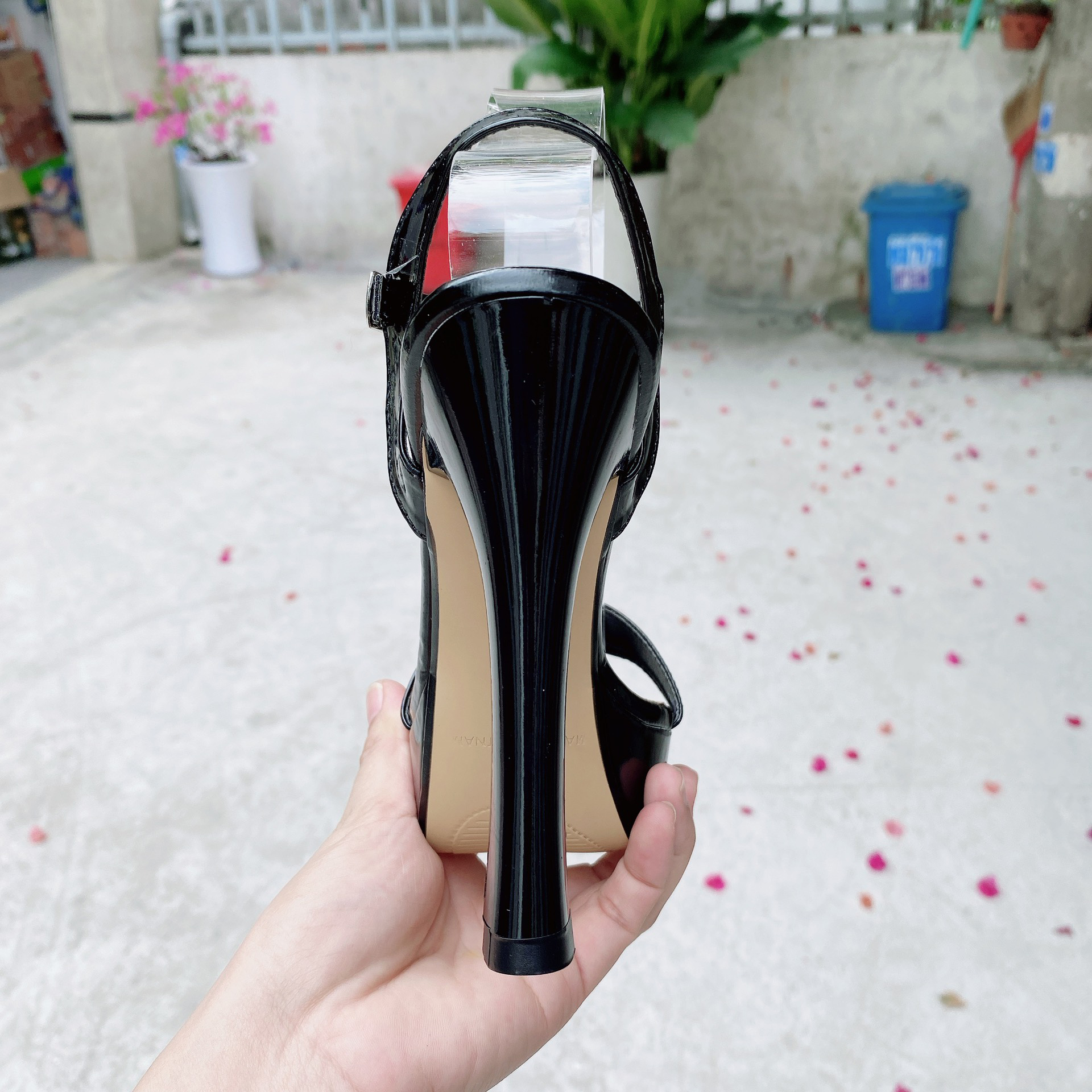 Giày cao gót 13 phân quai mảnh đế đúc ĐEN