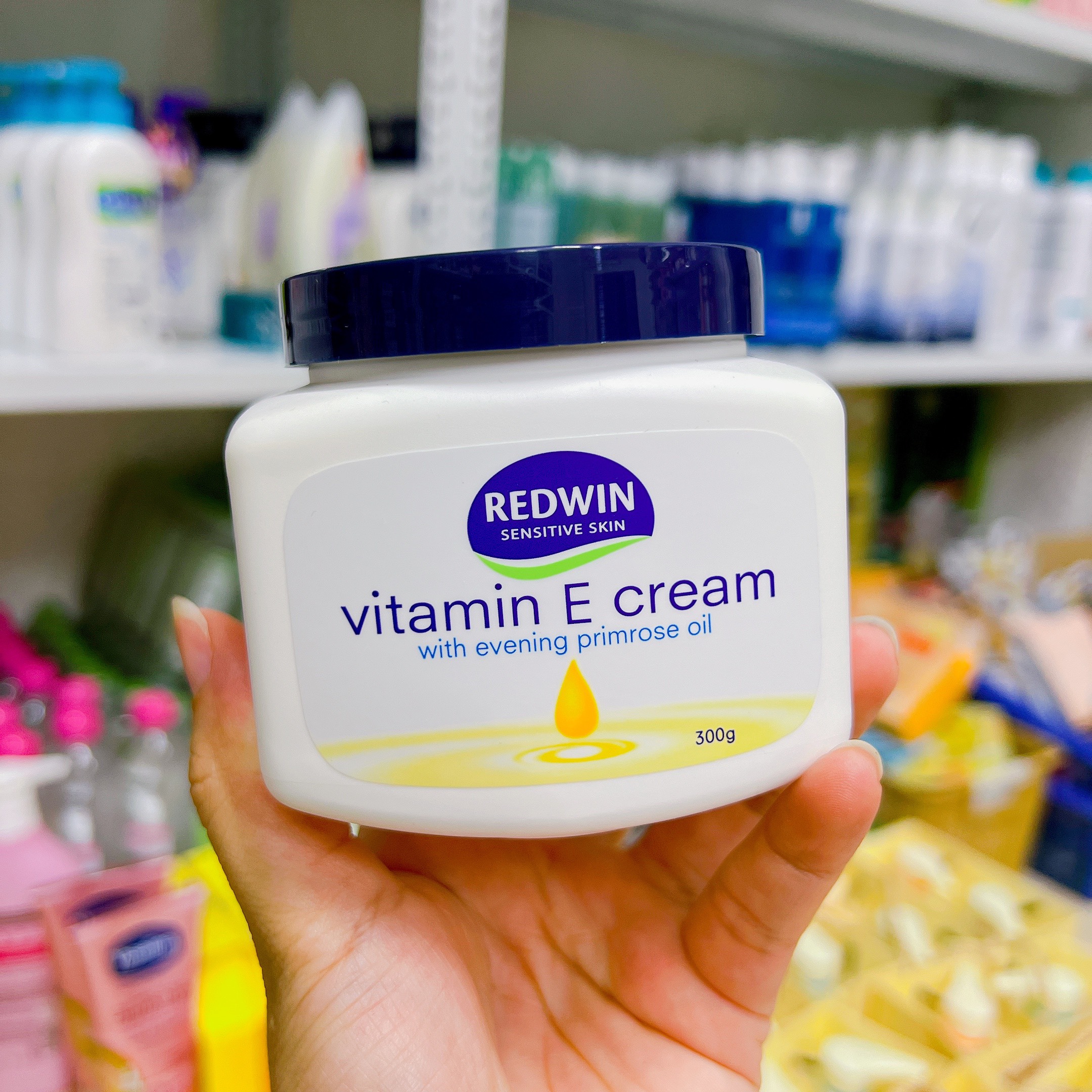 Kem dưỡng da vitamin E Redwin Cream (hũ 300gr) Úc
