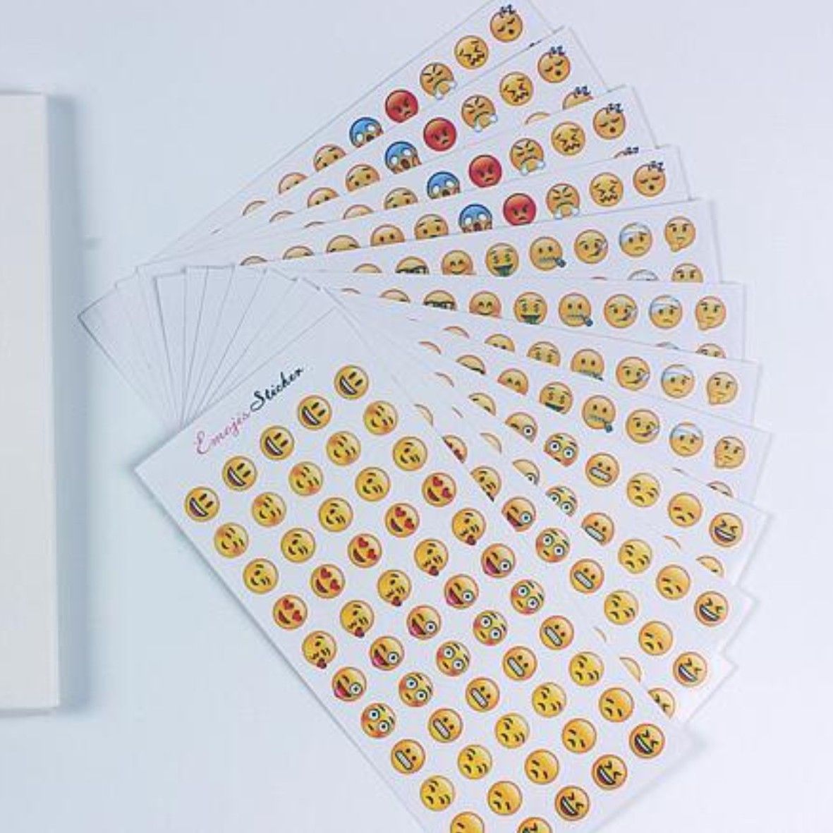 Sticker  Emoji Biểu Cảm Dễ Thương