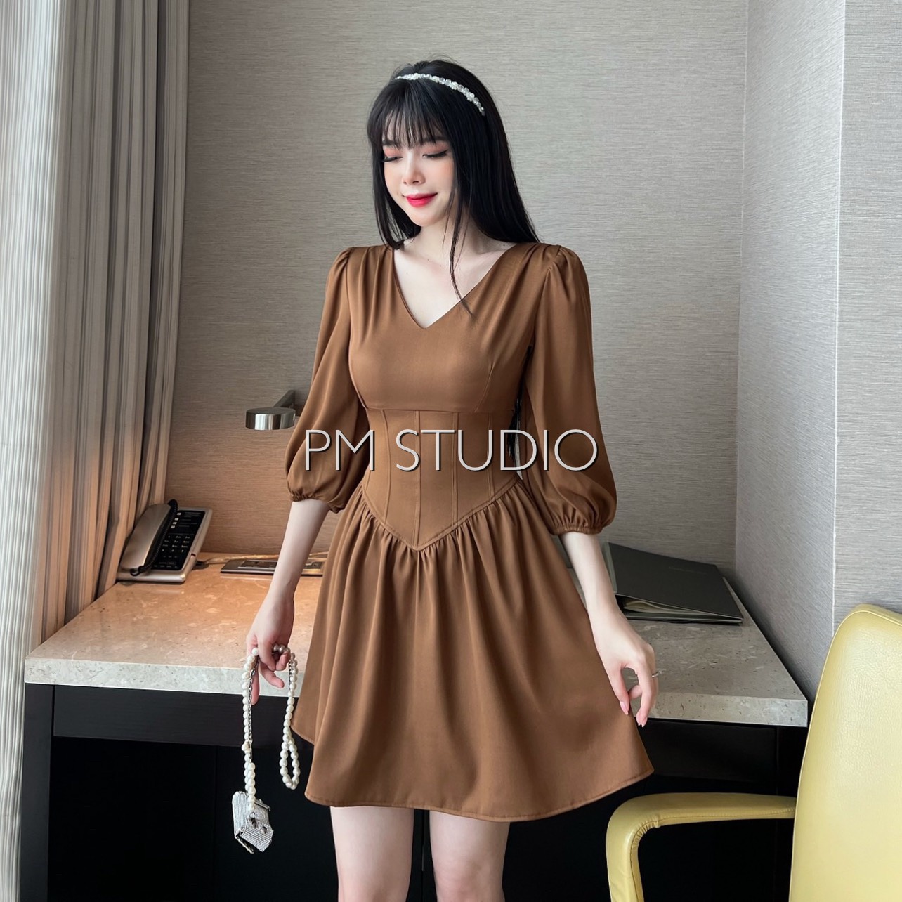 Đầm cổ V eo corset 2 màu nâu,trắng