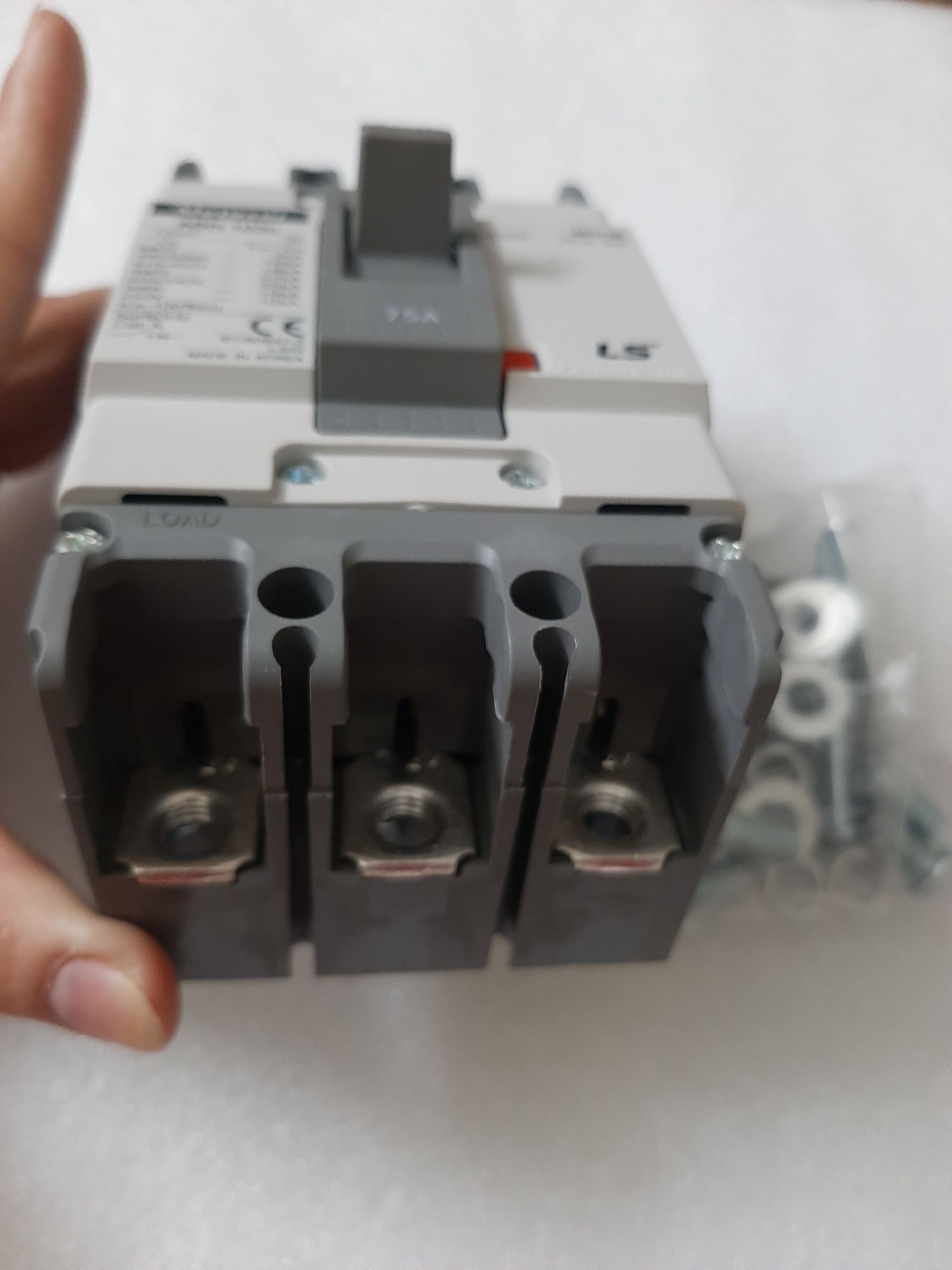 Aptomat  hộp ABN 75A 3pha