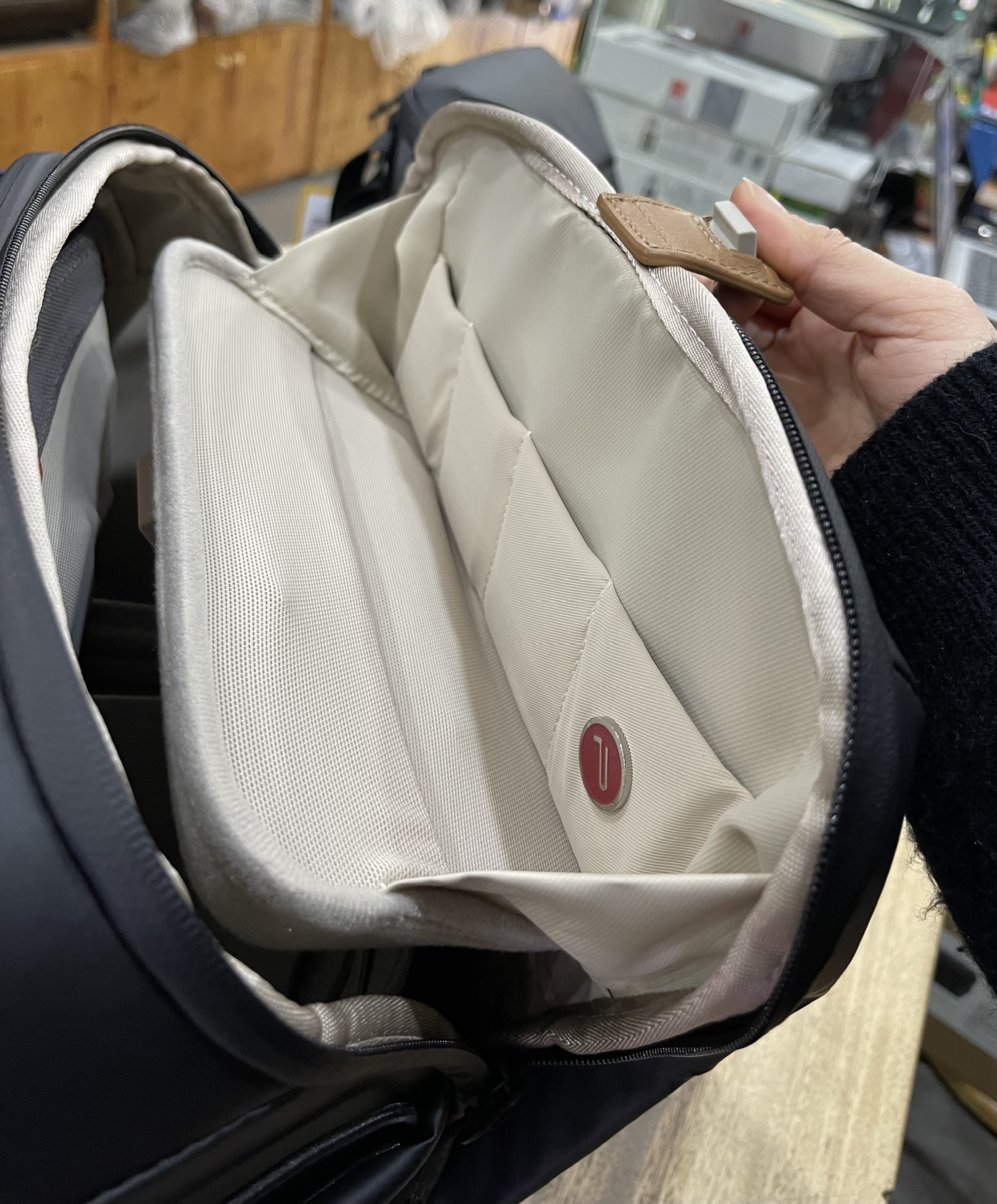 Túi máy ảnh PGYTECH OneGo Shoulder Bag 10L (Obsidian Black)