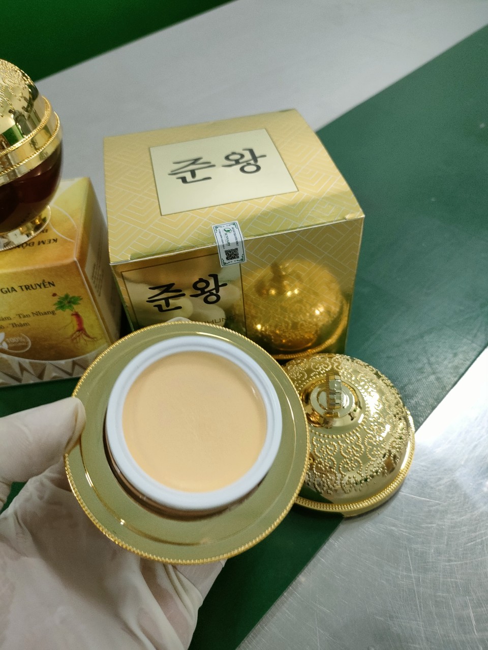 Sản phẩm dụng cụ chăm sóc da mặt Kem sâm nhung nâng tône làm đều màu da trắng hồng mềm mịn chống lão hoá cải thiện thâm nám tàn nhang