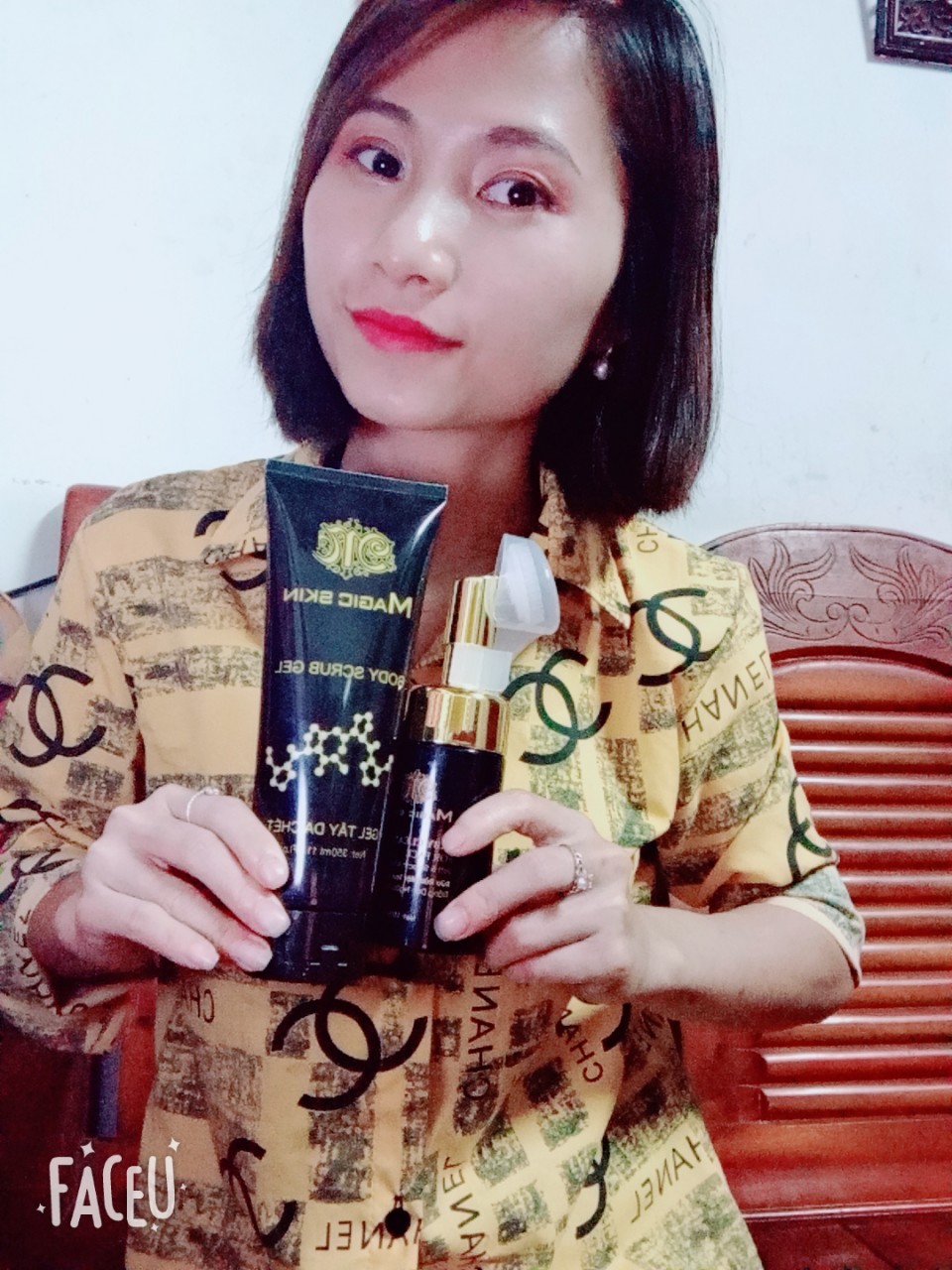 Bộ đôi sạch da Tẩy tế bào chết Magic Skin