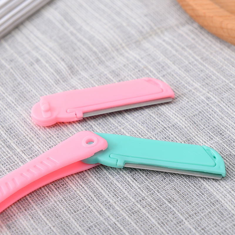 Utility mini eyebrow trimmer with replacement blades