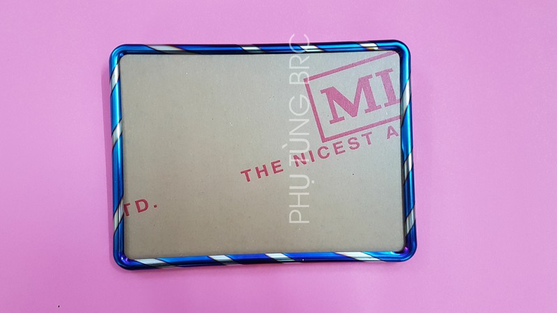 Bộ khung biển số titan xoắn 7 màu cao cấp ( bộ đầy đủ: khung titan + mica + đế inox + ốc)