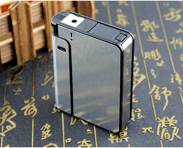 Bật lửa kiêm bao đựng thuốc lá Focus cao cap