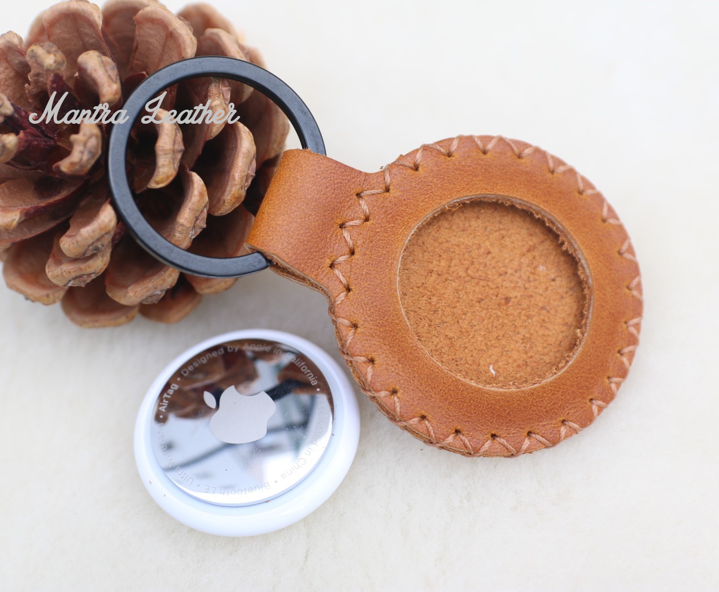 Bao da móc khoá dành cho thẻ AirTag làm thủ công (Handmade)