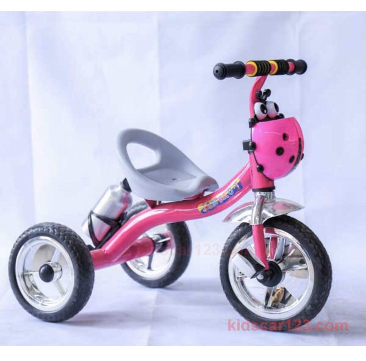 Xe đạp 3 bánh giỏ con bọ, có bình nước