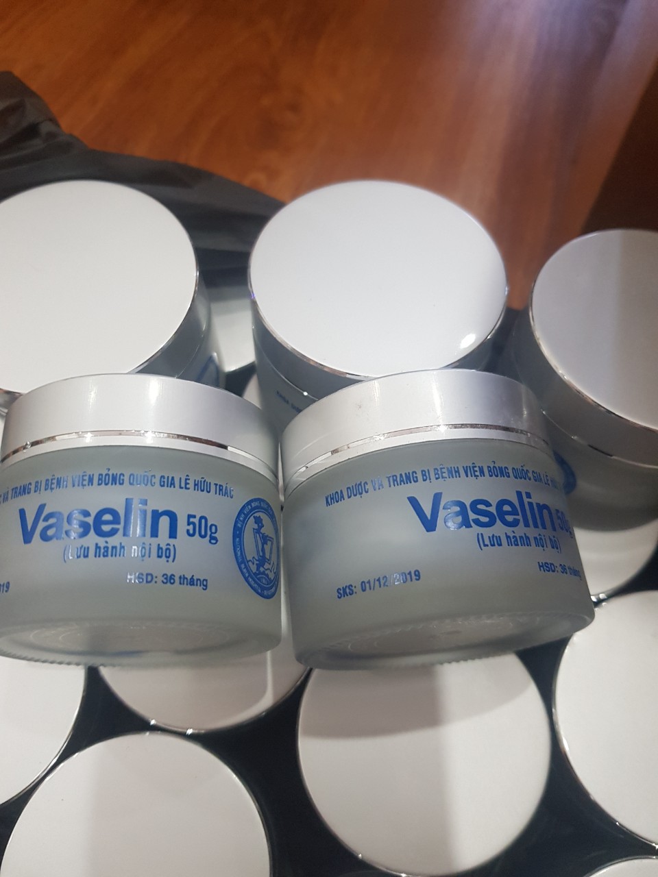 Kem dưỡng làm mềm da Vaseline Viện bỏng 50g (mẫu mới)
