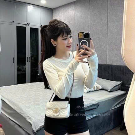 Áo thun tăm dài tay cổ tròn
