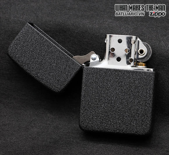 Bật lửa Zippo 28582 - Zippo 1941 Rep Black Crackle Lighter