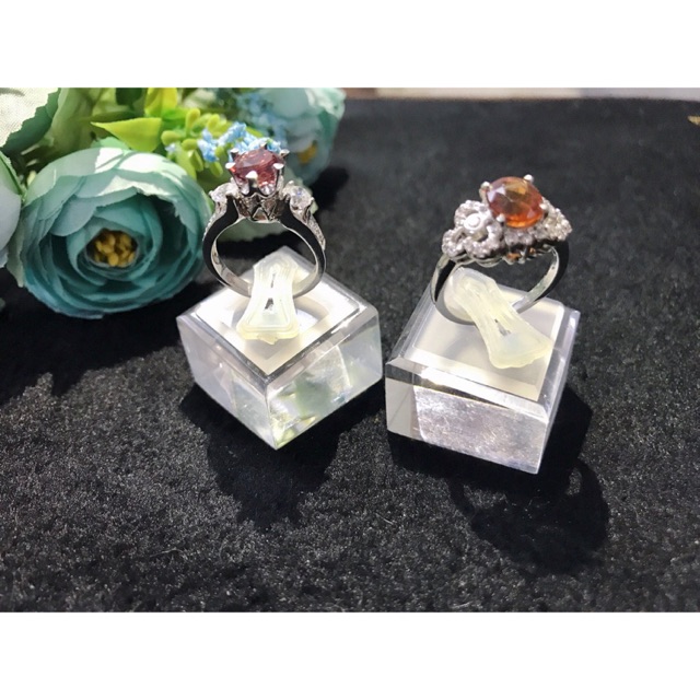 Đế Trưng Bày Nhẫn Bằng Mica size 3x3x2cm