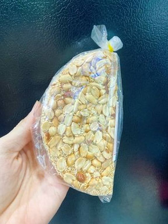 Kẹo Đậu Phộng Bánh Tráng Mè