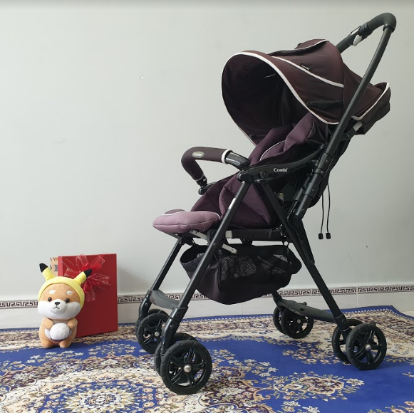 Xe đẩy trẻ em Combi First