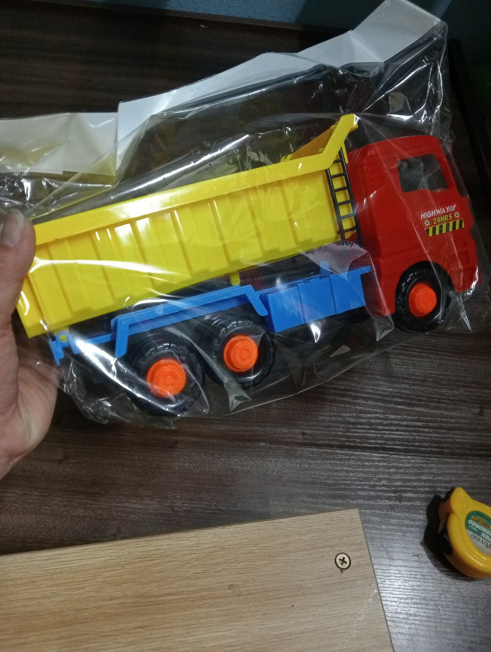 Đồ chơi xe chở hàng chạy trớn cho bé