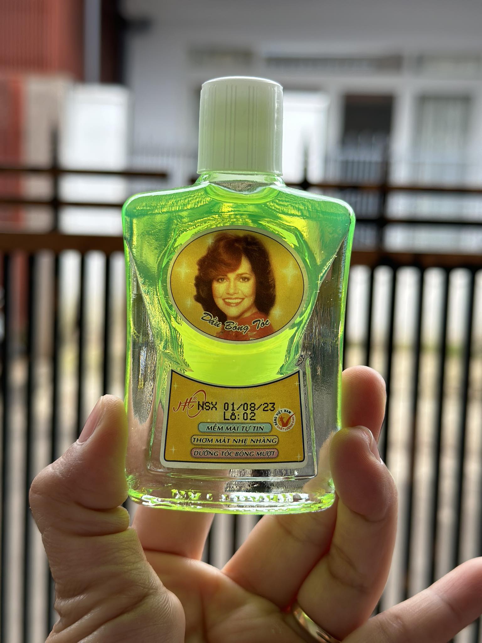 Dầu bóng tóc ht chai sành giúp tóc mềm mượt 50ml