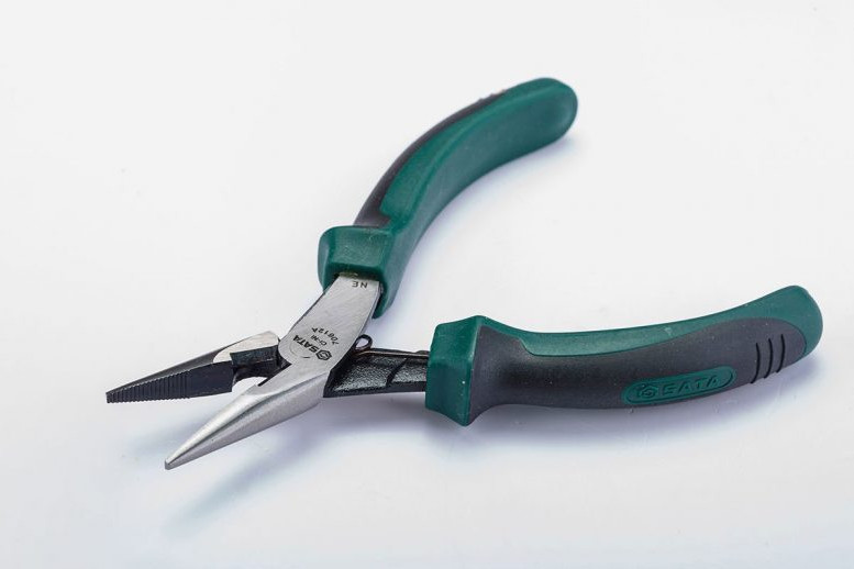 Kềm mũi nhọn 6in/160mm SATA 05511