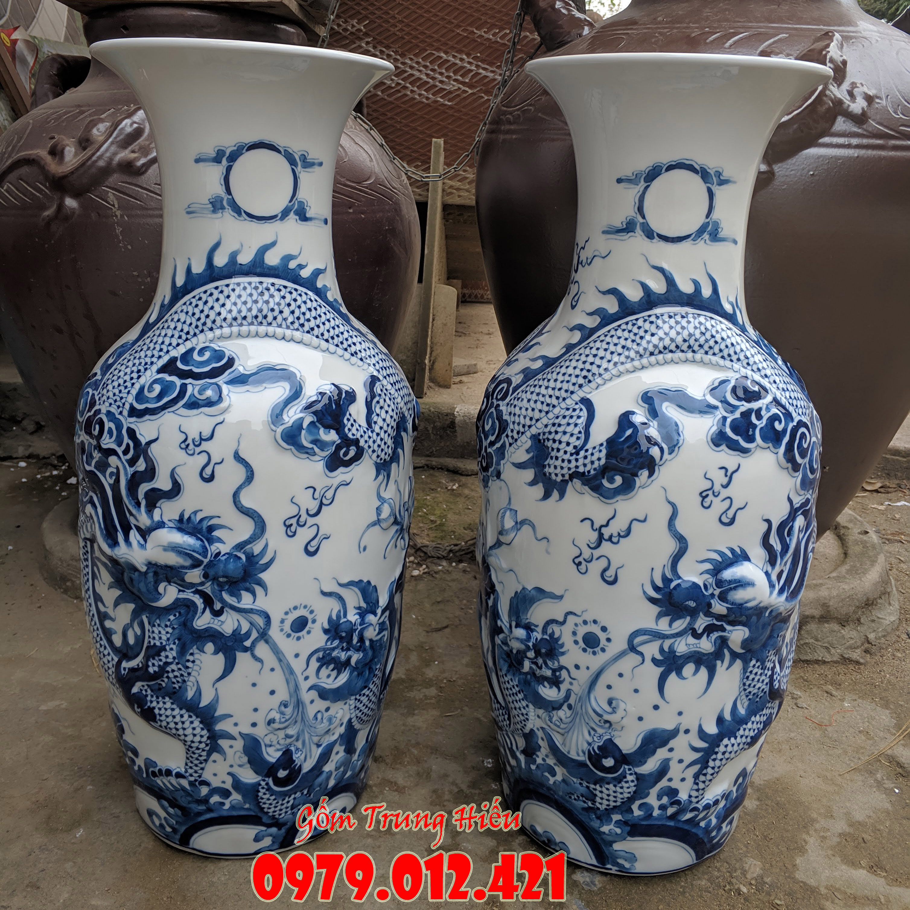 Đôi lộc bình Bát Tràng men lam đắp nổi cao 37cm