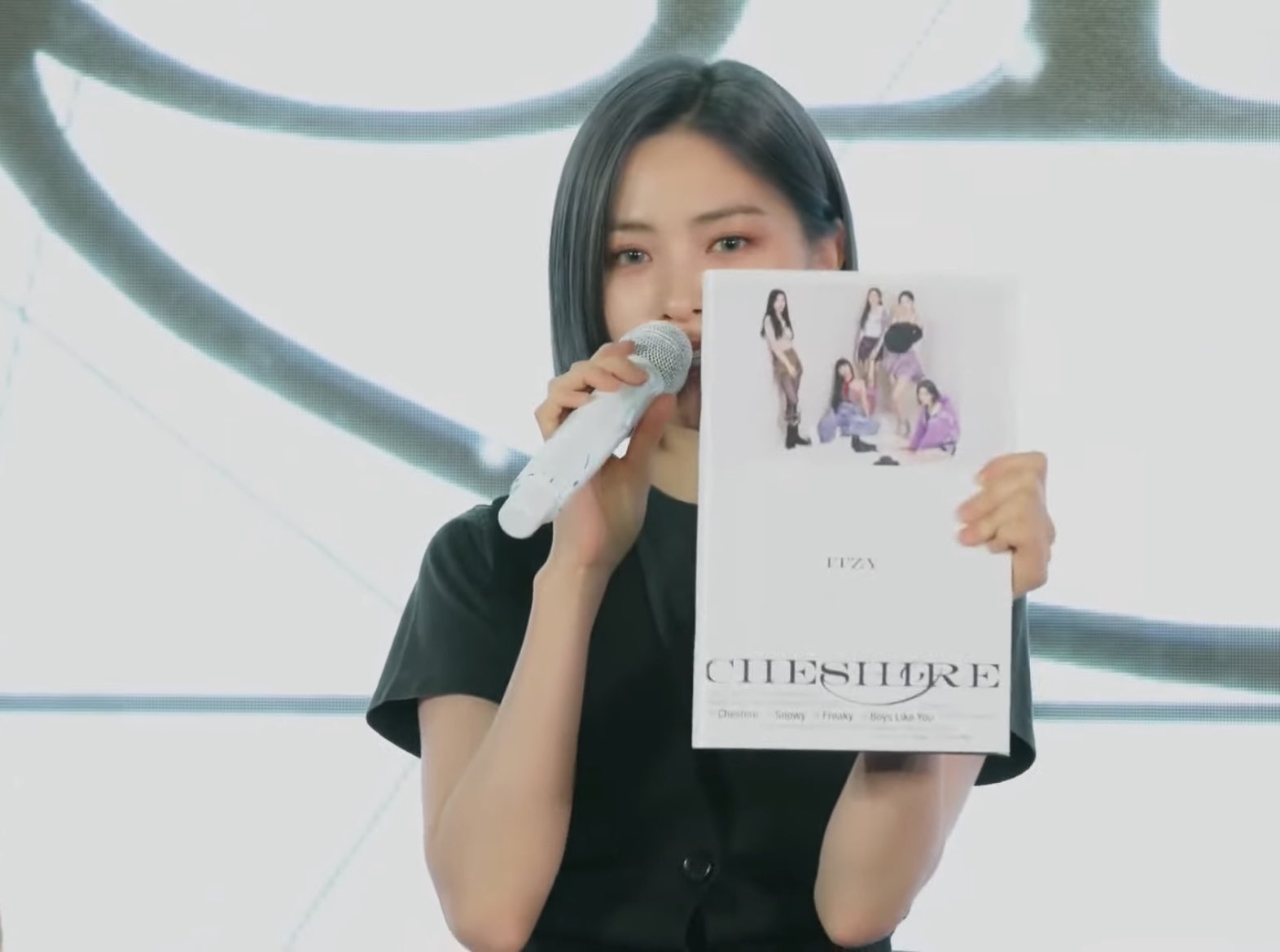 Album ITZY - Cheshire có sẵn