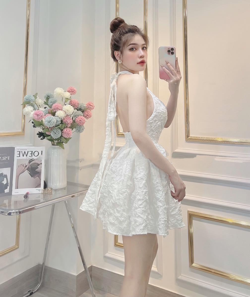 Đầm gấm cổ yếm cột nơ dự tiệc siêu sang