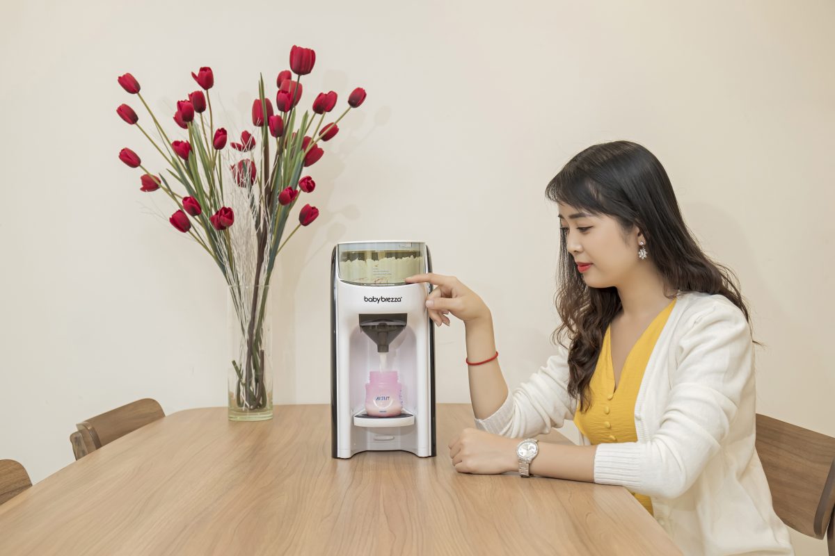 Máy pha sữa tự động Baby Brezza Formula Pro Mẫu mới