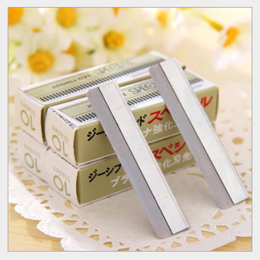 Box 10 blade eyebrow razor, pencil sharpeners