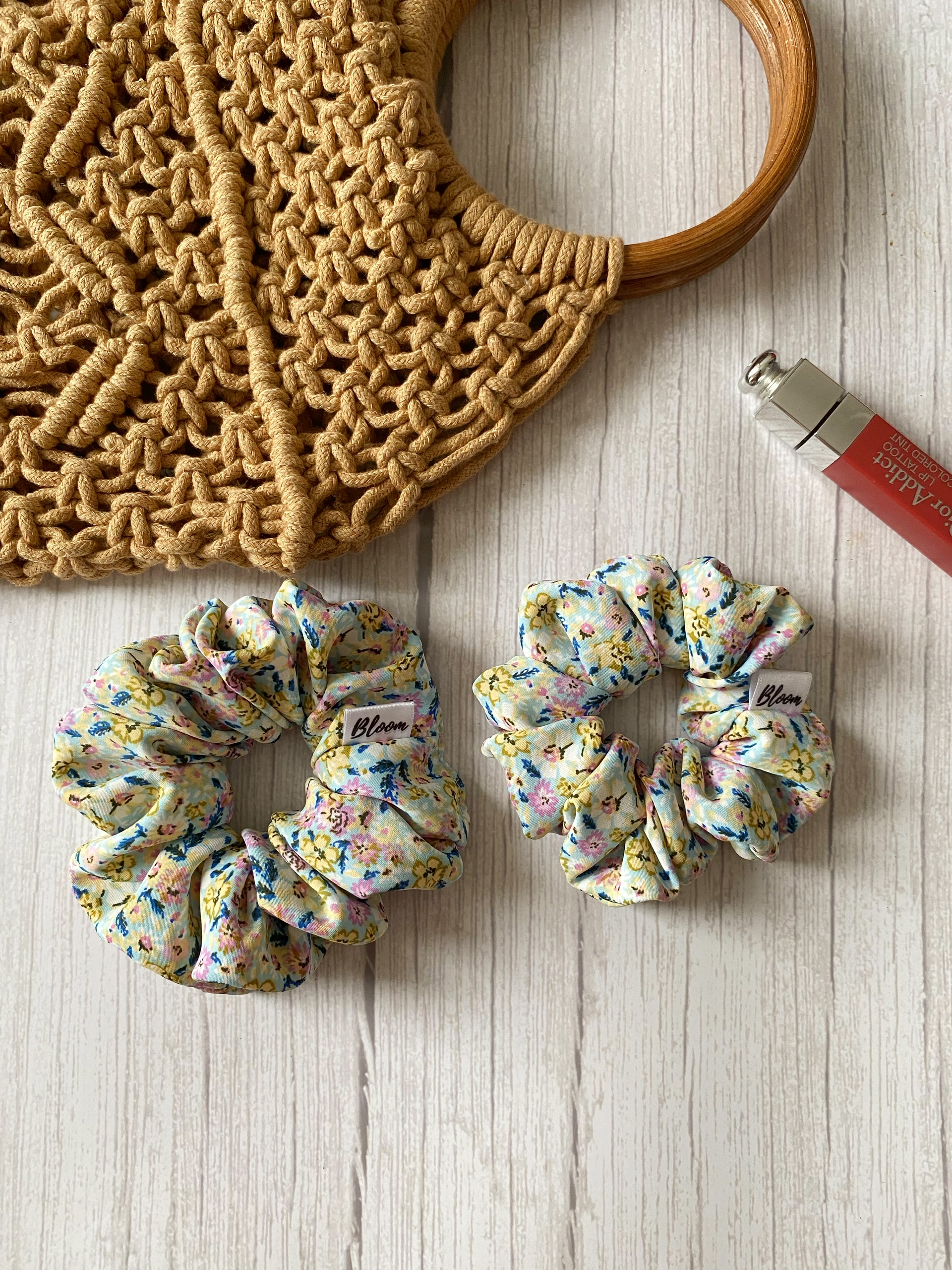 Dây cột tóc lụa mango hoa nhí nền xanh mint Standard_ Scrunchies