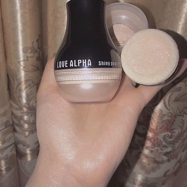 Phấn phủ bột nhũ kim tuyến Love Alpha