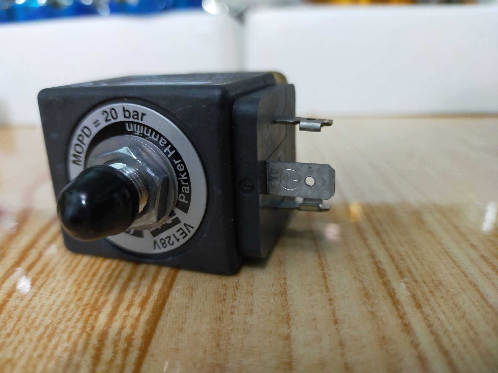 Van điện từ 3 ngã PARKER