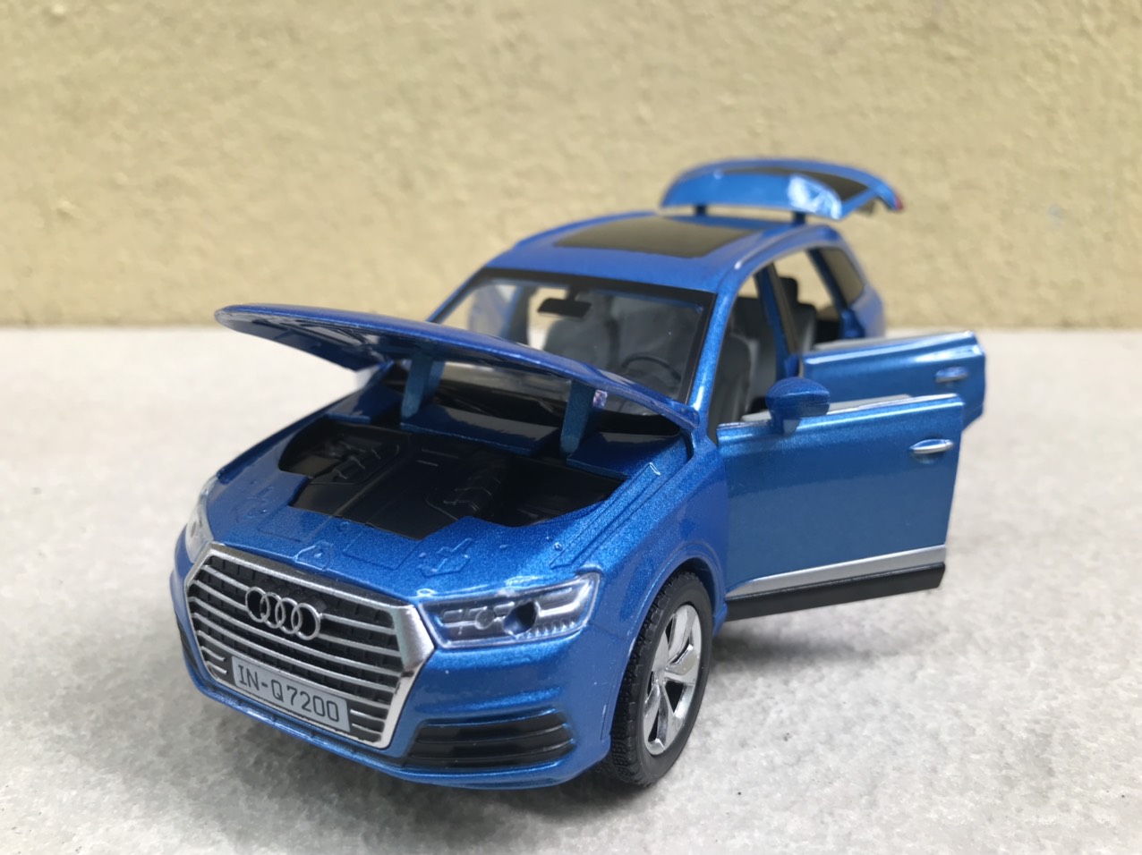 Mô hình xe Ô tô AUDI Q7 2019 1:32