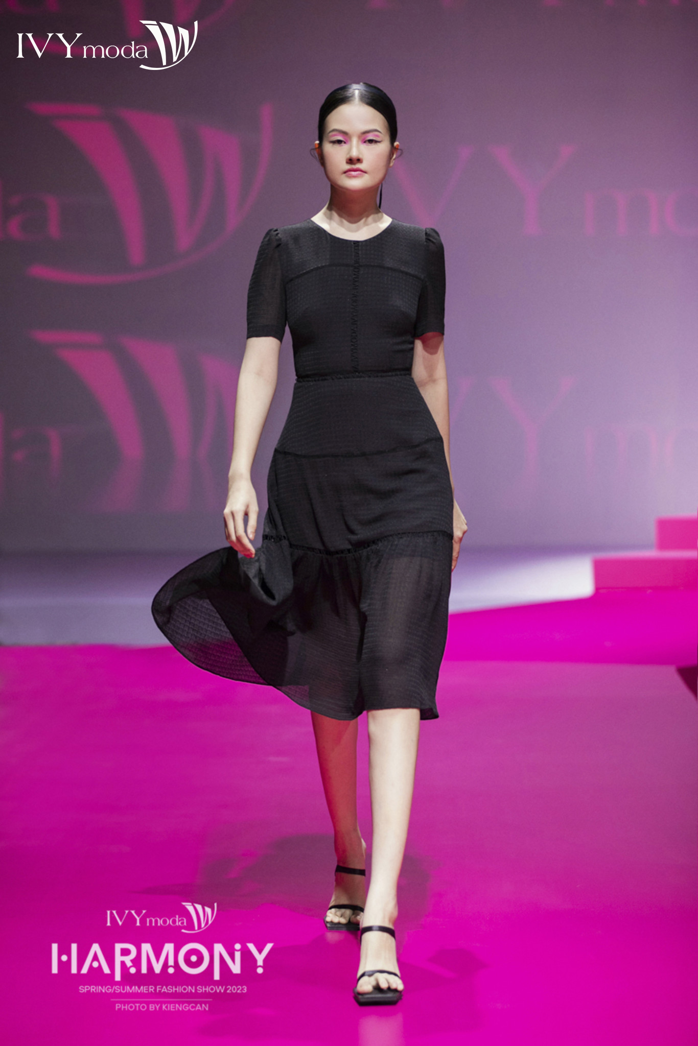 Đầm lụa ôm dáng xòe IVY moda MS 48M8290