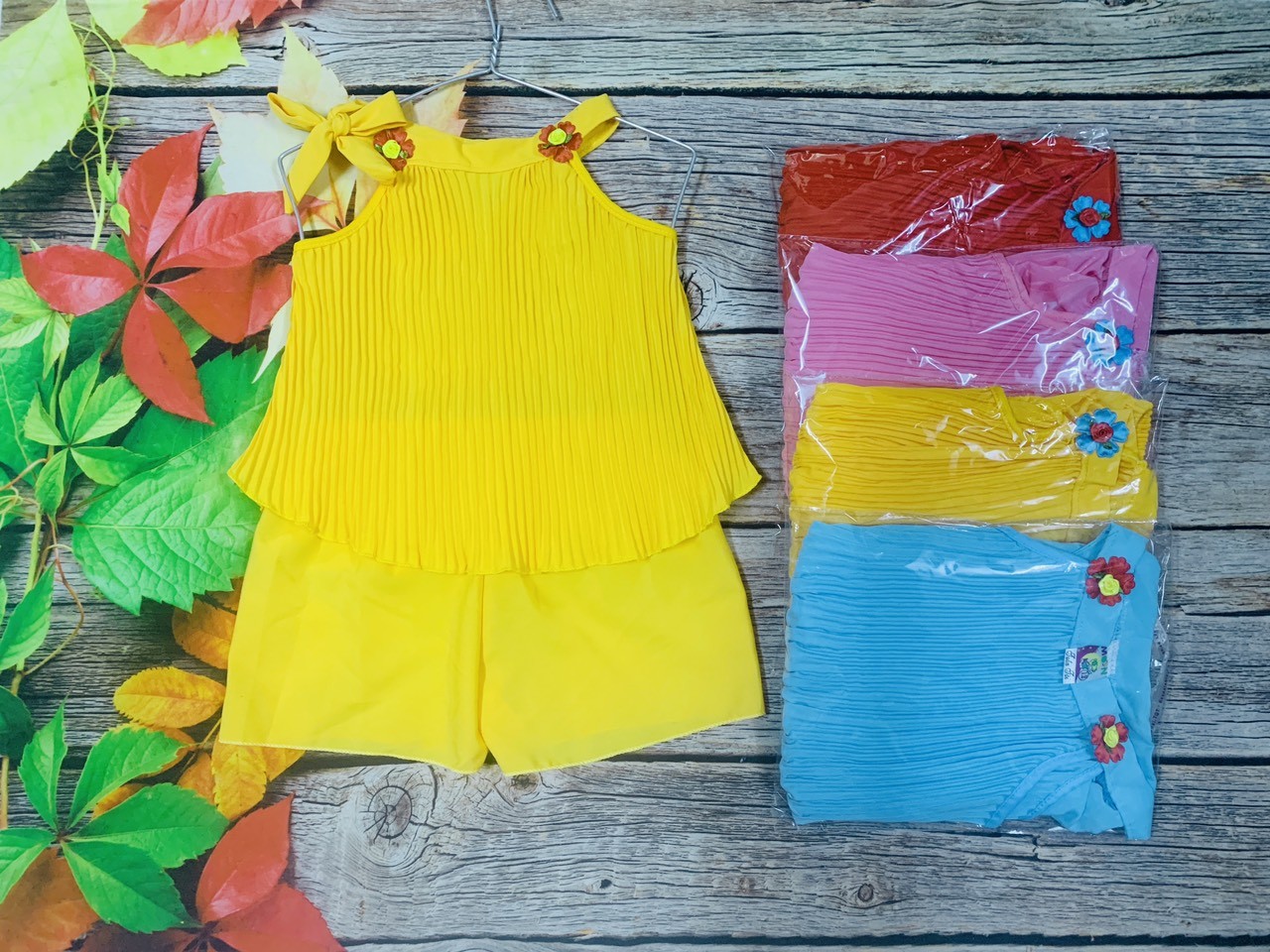 Bộ Lụa Xếp Li Bé (giao màu ngẫu nhiên)