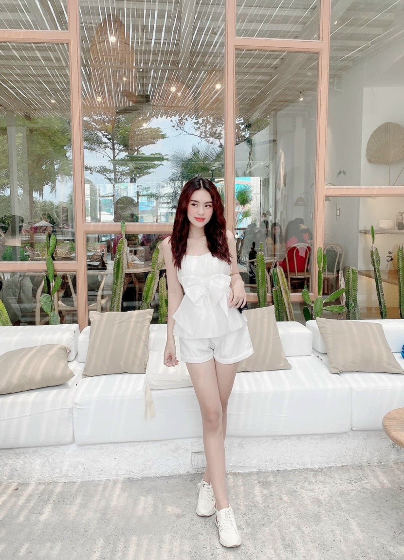 Set tơ kèm quần lụa siêu xinh cho các cô nàng thích bánh bèo nhé Lyn15