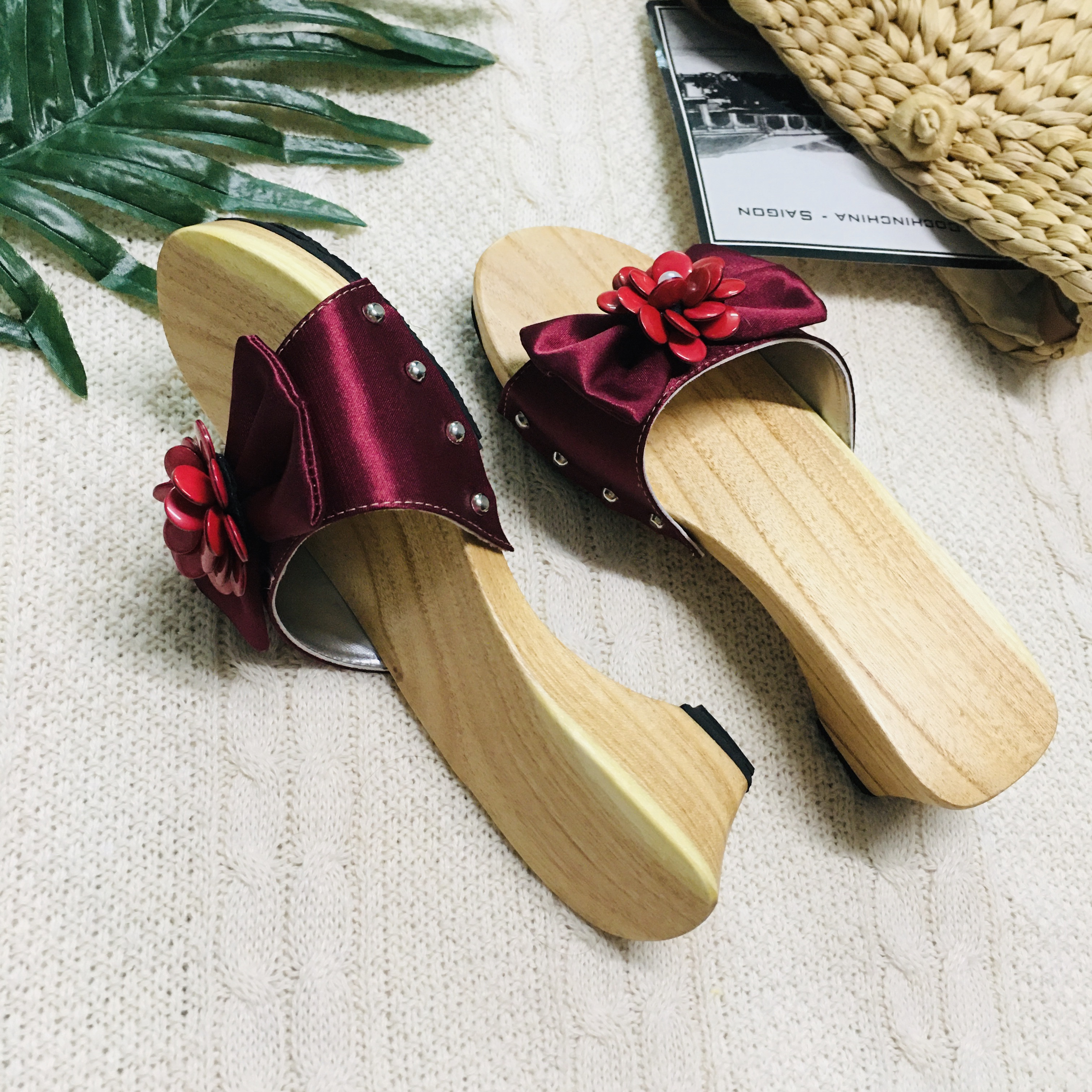 GUỐC GỖ MỘC QUAI HOA ĐỎ KIÊU SA CAO 5CM