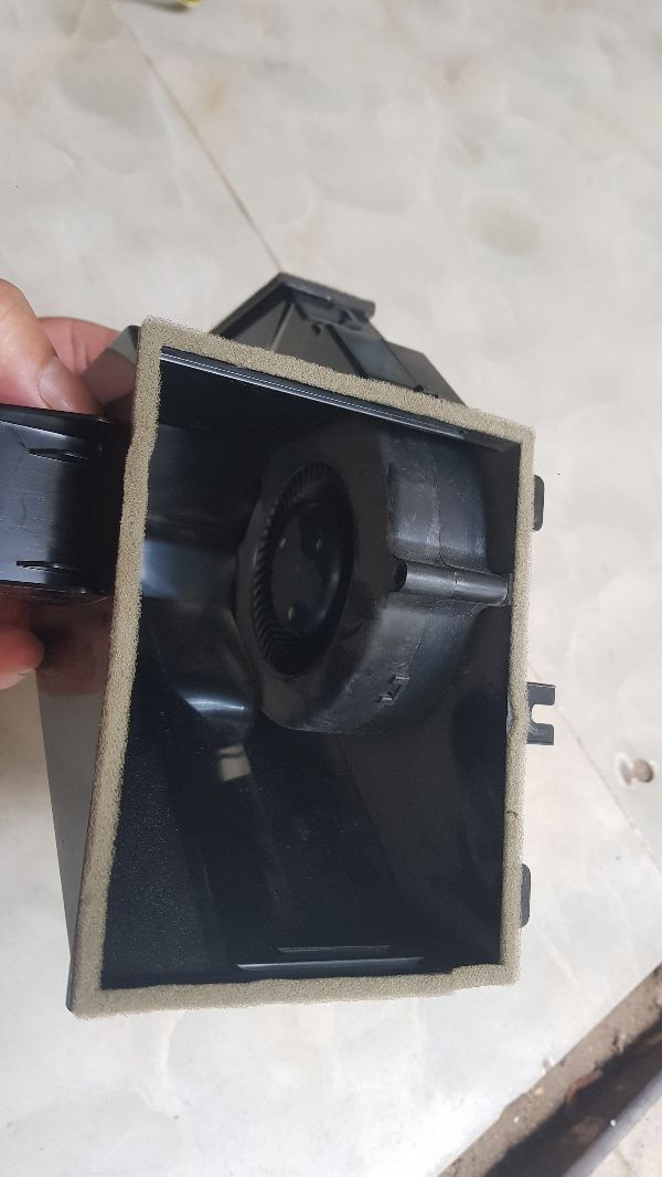 Hộp hút khói chì hàn 12-24V tự chế.