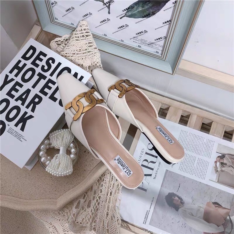 Giày sục mũi nhọn quai ngang xích