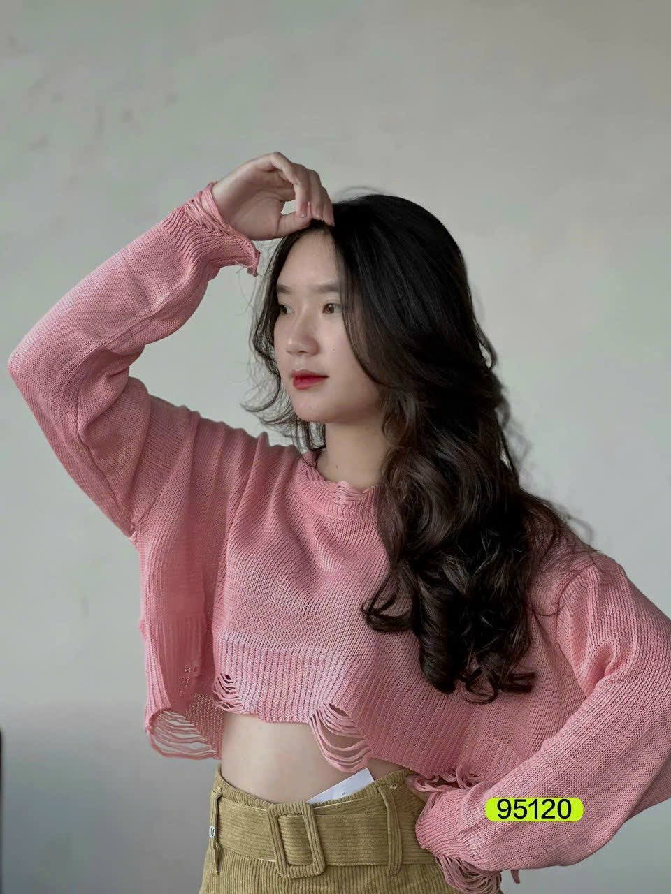 Áo len croptop form rộng tay dài kiểu rách tua rua cực xinh , chất len mỏng mềm mát