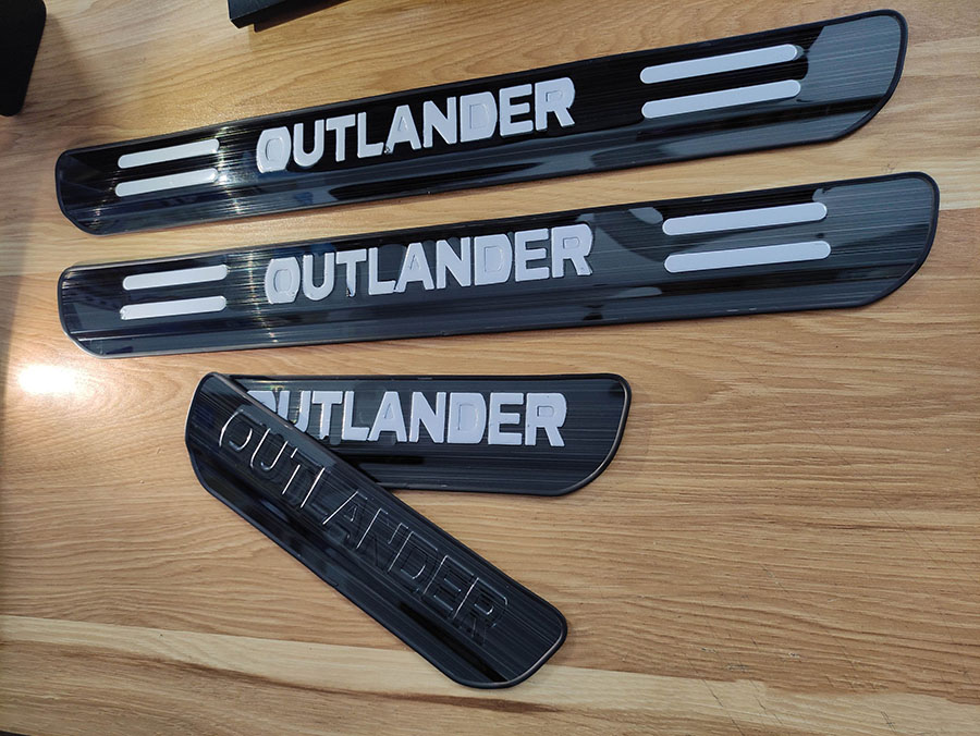 Ốp Bậc Cửa Xe Outlander 2019 2020 2021 2022 2023 Mẫu Titan, Giúp Trang Trí Chống Xước Xe Hiệu Quả, Có Sẵn Keo 2 Mặt Siêu Dính, Lắp Đặt Dễ Dàng Tại Nhà